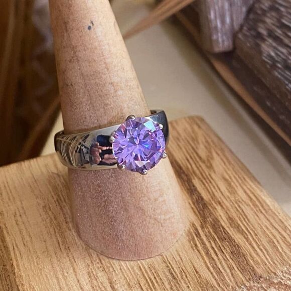 High polished Stainless Steel Ring with Amethyst AAA Grade CZ Size 9 - Picture 3 of 6